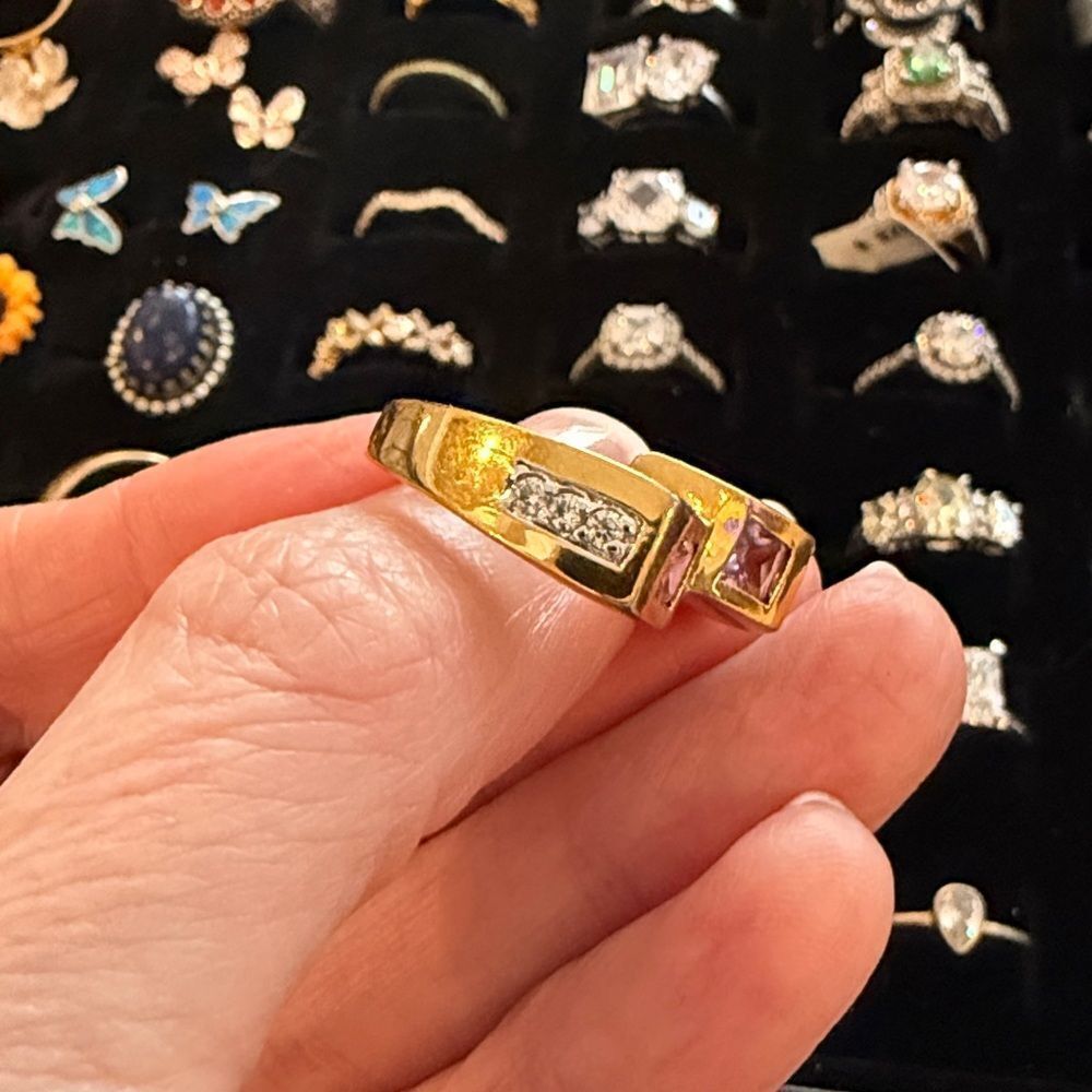 SIZE 8 RING - Picture 4 of 9